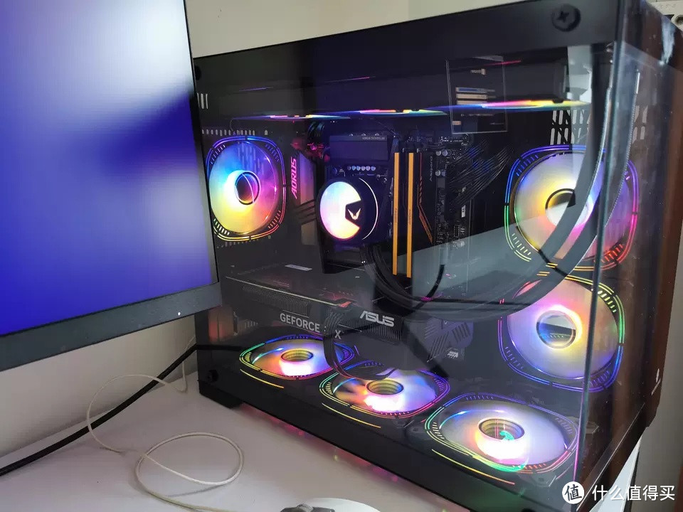 今天给你们带来一款游戏和图形处理的神器——ASUS/华硕RTX4060显卡！