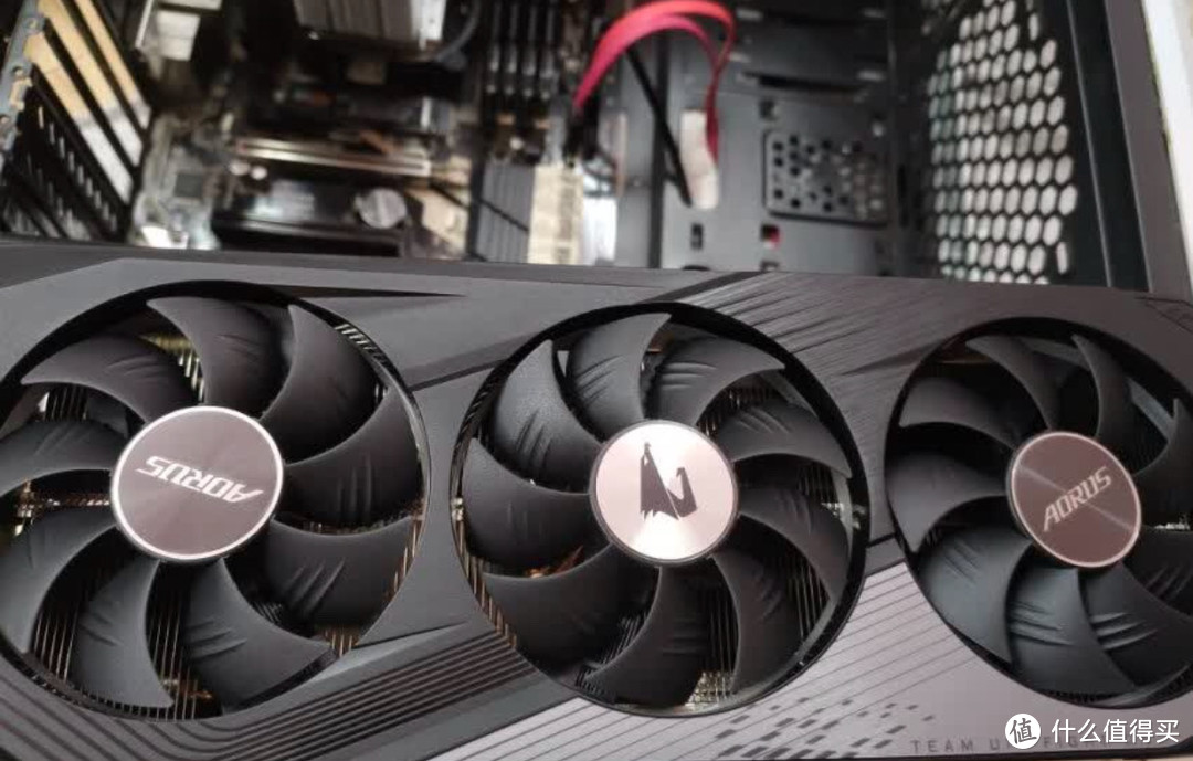 买个好的独立显卡玩游戏，技嘉魔鹰 GeForce RTX 4060 很诱人