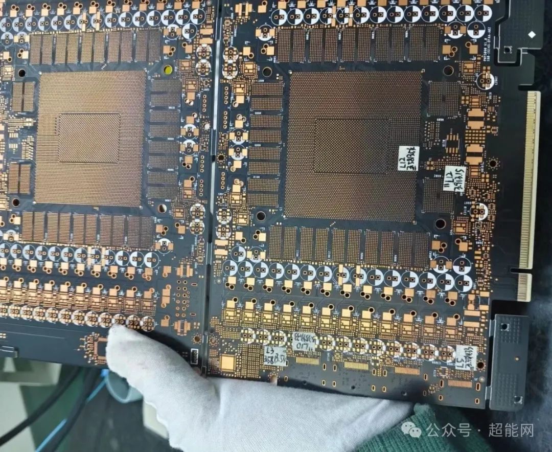 疑似英伟达RTX 5090 PCB泄露巨大的GPU封装，显存“5452”方式布局