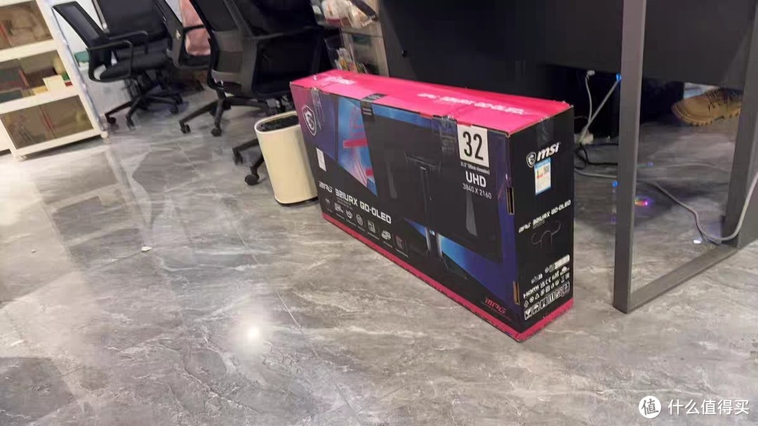 微星4K240HZ电竞显示器：沉浸式游戏体验，这视野，绝了！

